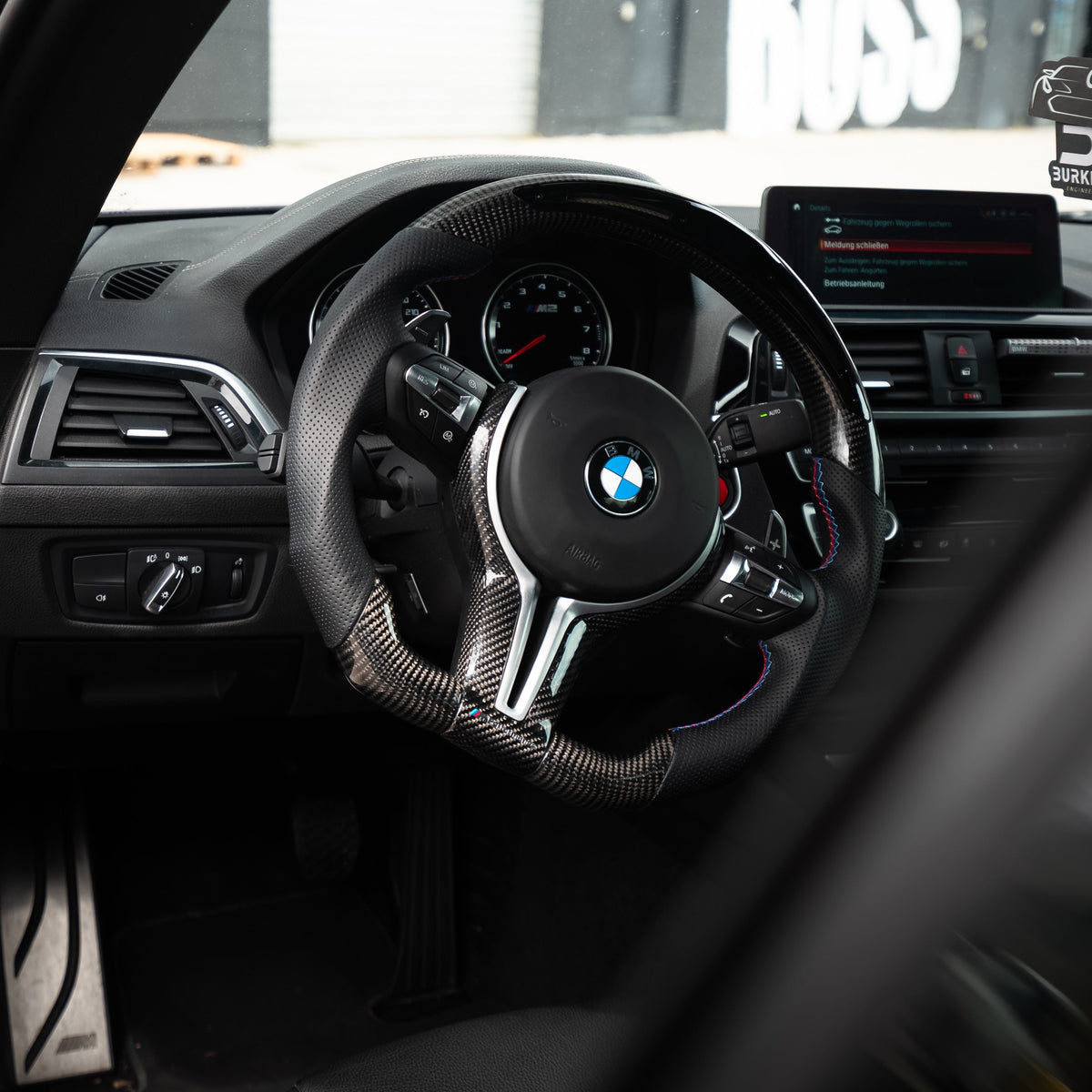 Carbon Lenkrad mit Display passend für BMW F Series F20 F22 F30 F32 F80 F82