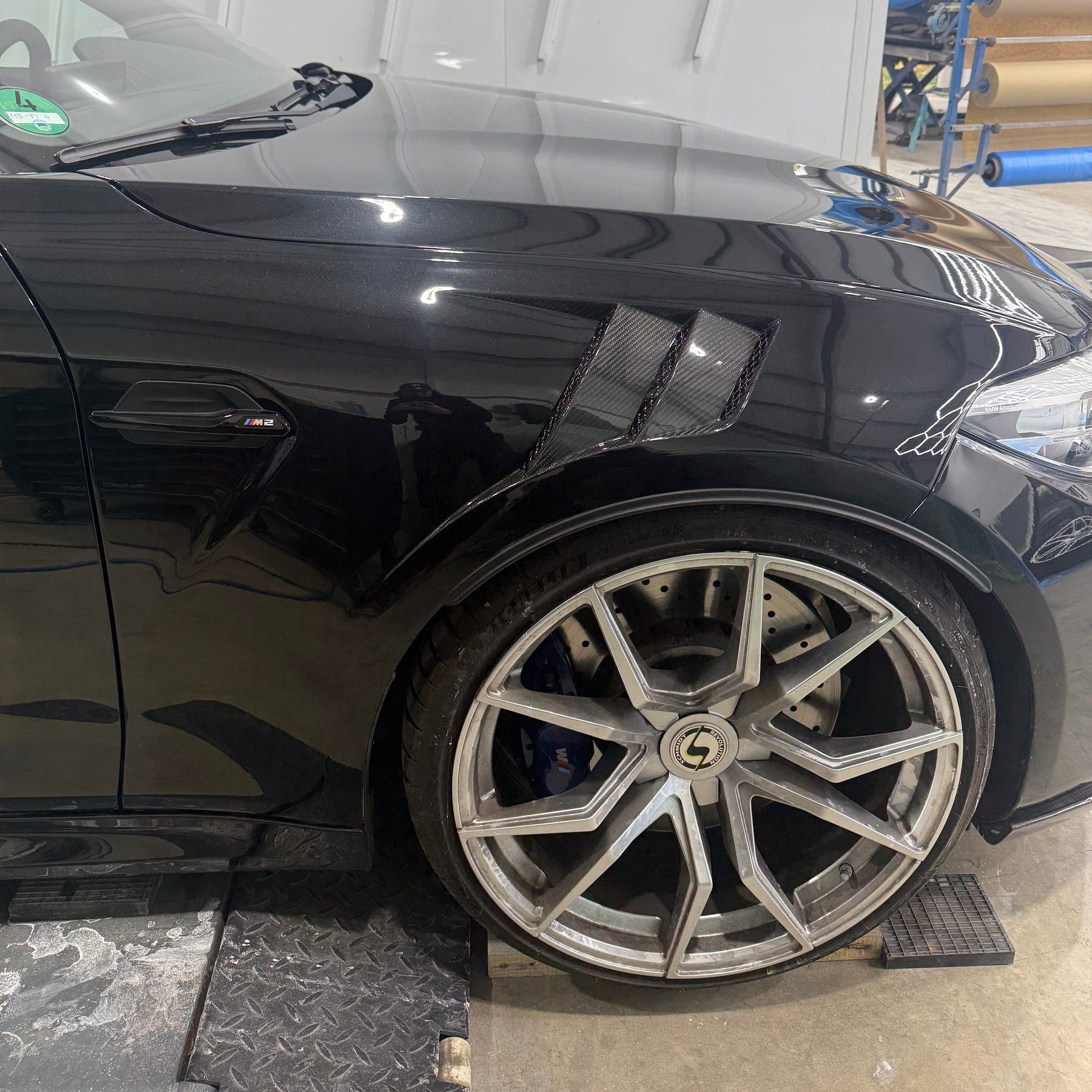 Carbon fenders suitable for BMW F87 M2