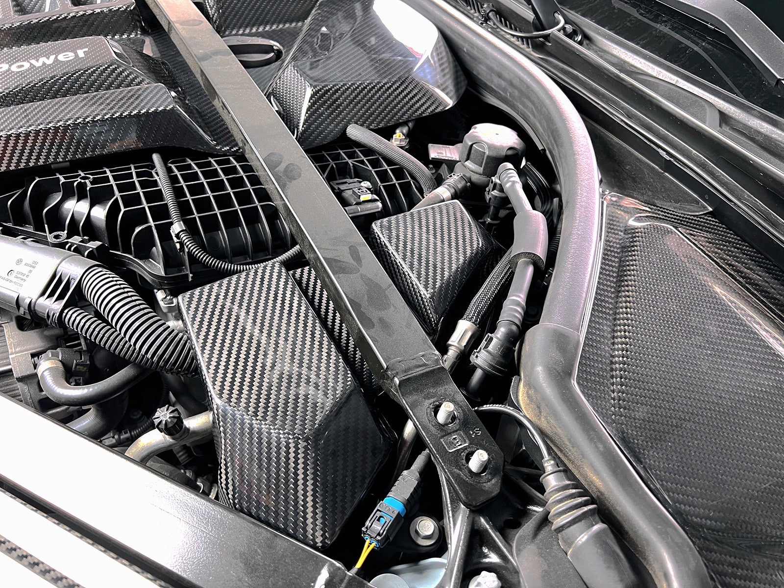 Carbon Elektrische Abdeckung passend für BMW G-Modelle G82 G80