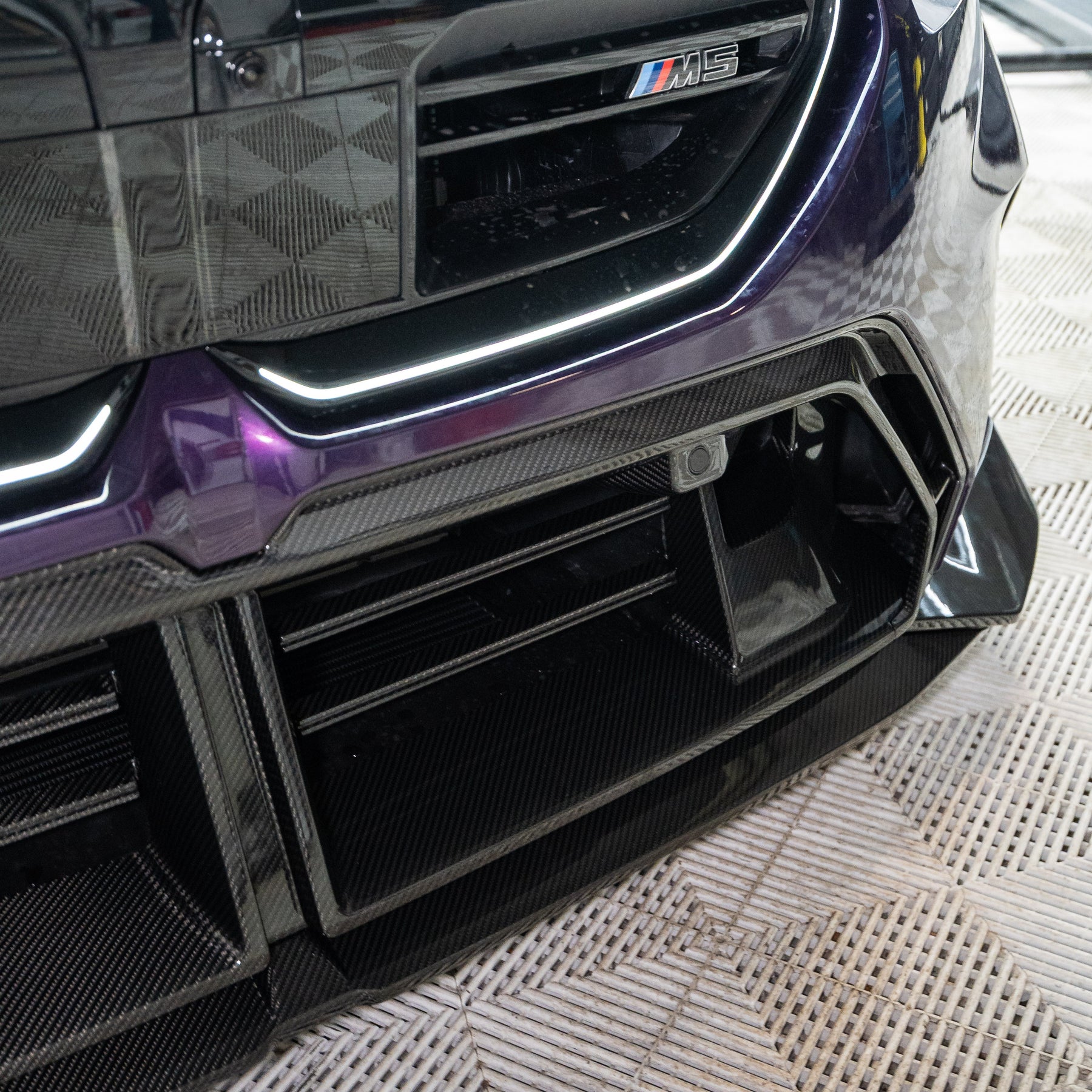 Carbon Fiber Front Bumper Center Trim fits for BMW M5 G90 G99