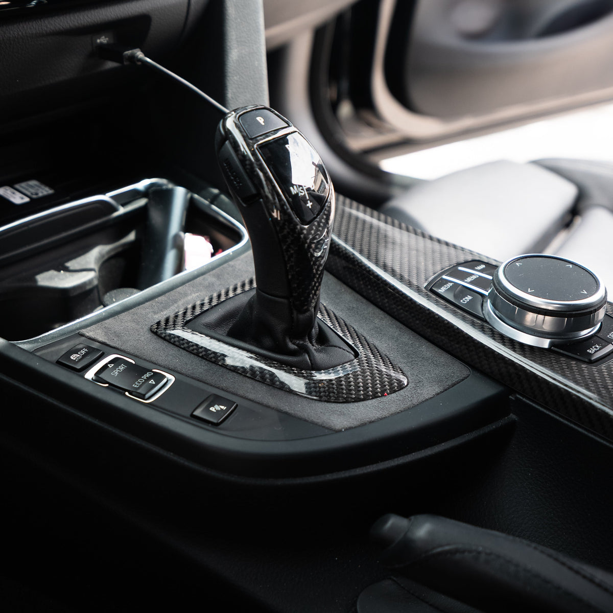 Carbon Mittelkonsole Abdeckung passend für BMW F87 N55 F30 F31 F32 F33 F34 F20 F22